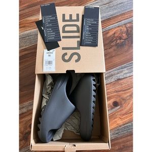 Yeezy Slides Onyx M 5.5 W 7.5 NWT